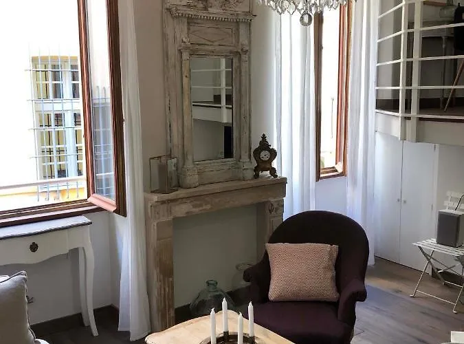 Petit Palace In Old Apartamento