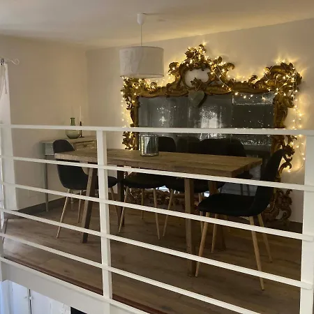 Petit Palace In Old 아파트 니스