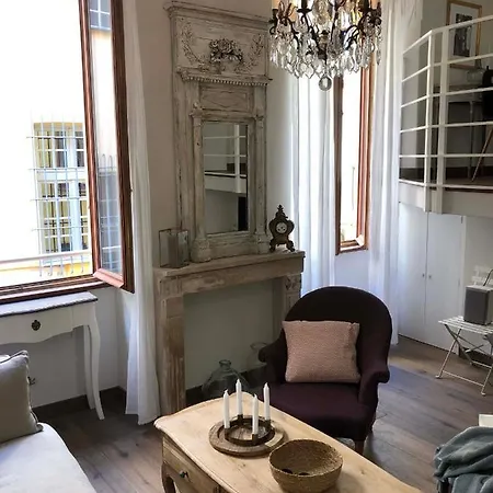Petit Palace In Old Apartamento